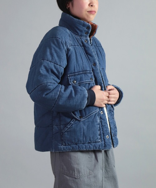 OMNIGOD（オムニゴッド）の「[OMNIGOD womens / オムニゴッド] 7oz甘織デニム インサレーションジャケット（ダウンジャケット/コート・レディース・ライトインディゴブルー・0）」の3枚目の写真