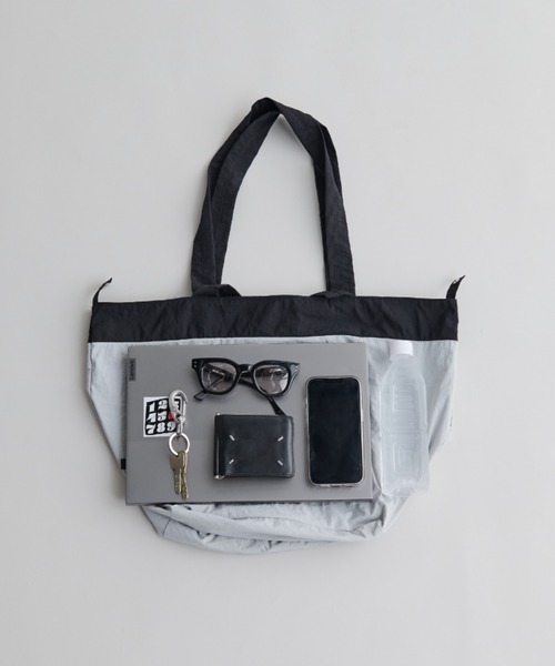 MERLOT(メルロー)の「ポケッタブルバイカラービッグトート(トートバッグ・レディース・ライトグレー/オレンジ/ライトブルー・FREE)」の4枚目の写真