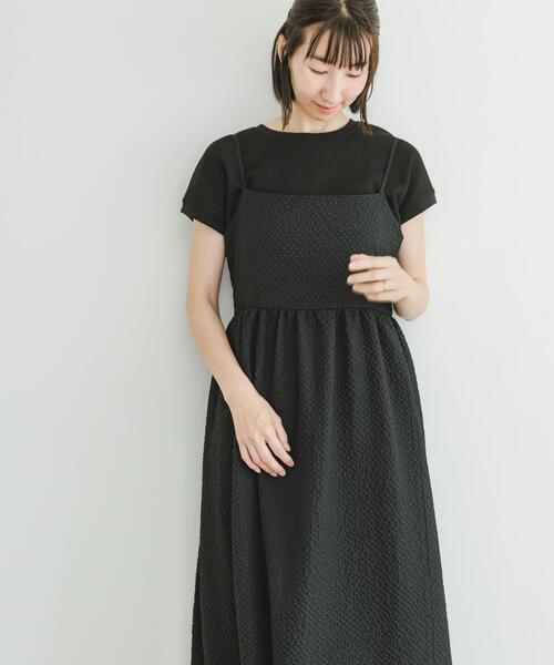 ITEMS URBANRESEARCH（アイテムズ アーバンリサーチ）の「ウエストギャザーキャミワンピース（ワンピース・レディース・ブラック/モカ・FREE）」の3枚目の写真