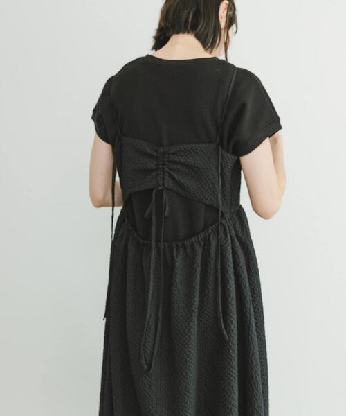 ITEMS URBANRESEARCH（アイテムズ アーバンリサーチ）の「ウエストギャザーキャミワンピース（ワンピース・レディース・ブラック/モカ・FREE）」の5枚目の写真