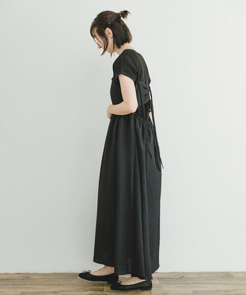 ITEMS URBANRESEARCH（アイテムズ アーバンリサーチ）の「ウエストギャザーキャミワンピース（ワンピース・レディース・ブラック/モカ・FREE）」の8枚目の写真