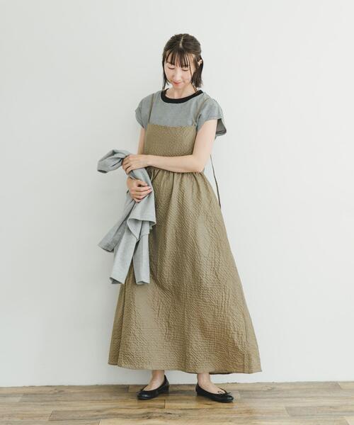 ITEMS URBANRESEARCH（アイテムズ アーバンリサーチ）の「ウエストギャザーキャミワンピース（ワンピース・レディース・ブラック/モカ・FREE）」の12枚目の写真