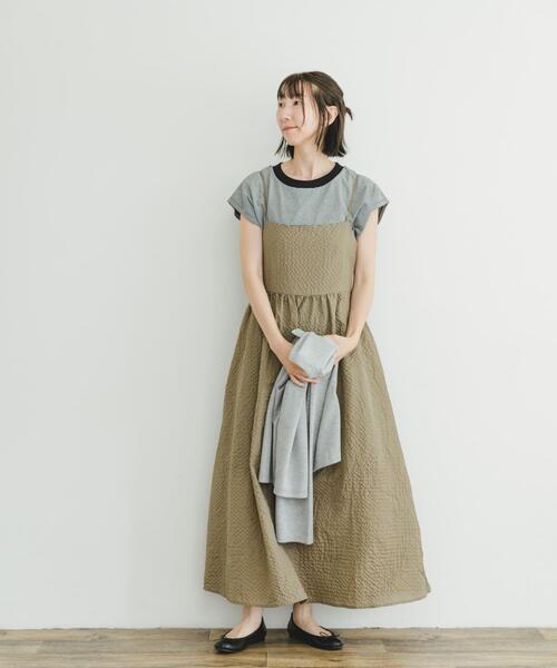 ITEMS URBANRESEARCH（アイテムズ アーバンリサーチ）の「ウエストギャザーキャミワンピース（ワンピース・レディース・ブラック/モカ・FREE）」の13枚目の写真