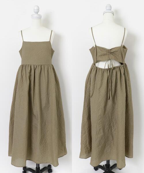 ITEMS URBANRESEARCH（アイテムズ アーバンリサーチ）の「ウエストギャザーキャミワンピース（ワンピース・レディース・ブラック/モカ・FREE）」の18枚目の写真