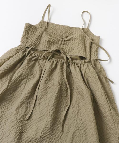 ITEMS URBANRESEARCH（アイテムズ アーバンリサーチ）の「ウエストギャザーキャミワンピース（ワンピース・レディース・ブラック/モカ・FREE）」の19枚目の写真