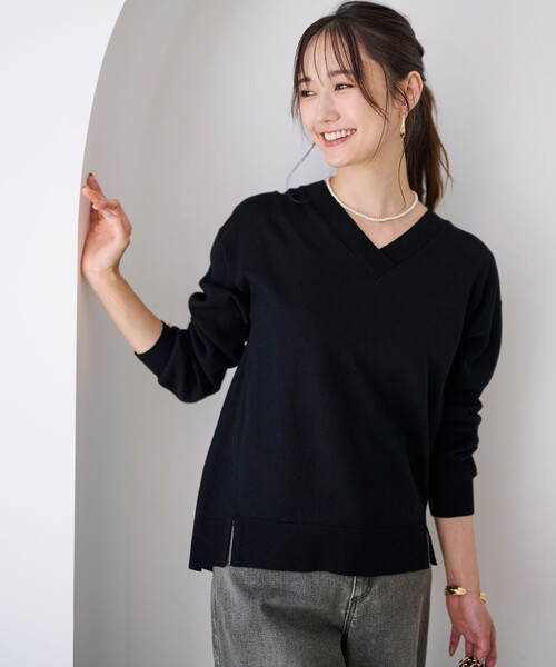 ANY SIS(エニィスィス)の「【ウールブレンドシリーズ】フロント切替Vネック ニット(ニット/セーター・レディース・ブラック系/ワイン系/アイボリー系/イエロー系/ブルー系・4)」の9枚目の写真