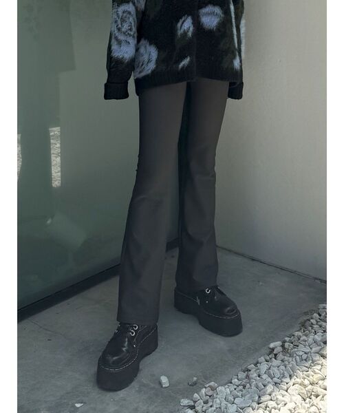 jouetie(ジュエティ)の「ストレッチフレアパンツ(その他パンツ・レディース・グレー/ブラック・SMALL/MEDIUM)」の2枚目の写真