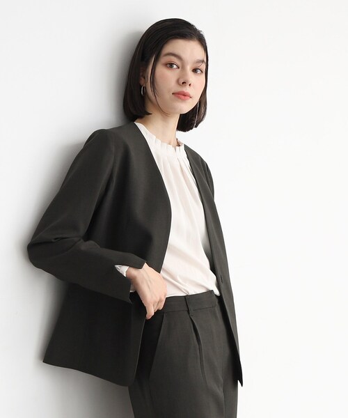 THE SHOP TK (ザ ショップ ティーケー )の「◆【セットアップ可】シャークスキンノーカラージャケット(ノーカラージャケット・レディース・グレー/スミクロ・13/12/11)」の3枚目の写真