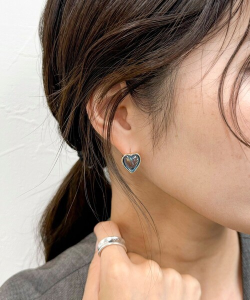 fredy emue（フレディエミュ）の「クリアハートワンタッチピアス（ピアス（両耳用）・レディース・ピンク/グリーン/ブルー/ゴールド・FREE）」の8枚目の写真