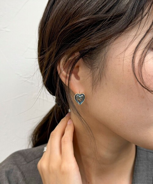 fredy emue（フレディエミュ）の「クリアハートワンタッチピアス（ピアス（両耳用）・レディース・ピンク/グリーン/ブルー/ゴールド・FREE）」の10枚目の写真