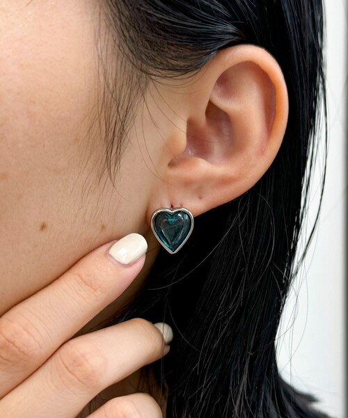 fredy emue（フレディエミュ）の「クリアハートワンタッチピアス（ピアス（両耳用）・レディース・ピンク/グリーン/ブルー/ゴールド・FREE）」の12枚目の写真