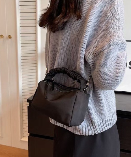 CALIFORNIA OUTFITTERS（カリフォルニア アウトフィッターズ）の「3-9B2 シャーリング ハンドバッグ ナイロン サテン 2WAY（ハンドバッグ・レディース・ブラック・ONESIZE）」の4枚目の写真