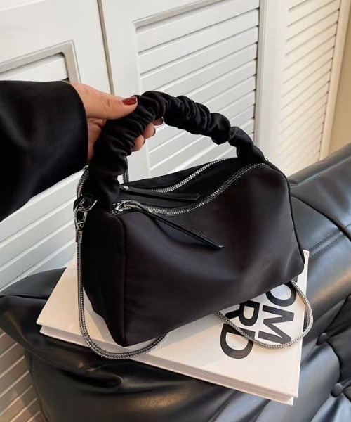 CALIFORNIA OUTFITTERS（カリフォルニア アウトフィッターズ）の「3-9B2 シャーリング ハンドバッグ ナイロン サテン 2WAY（ハンドバッグ・レディース・ブラック・ONESIZE）」の3枚目の写真