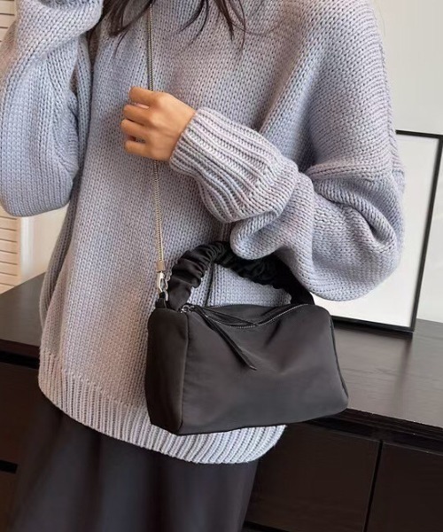 CALIFORNIA OUTFITTERS（カリフォルニア アウトフィッターズ）の「3-9B2 シャーリング ハンドバッグ ナイロン サテン 2WAY（ハンドバッグ・レディース・ブラック・ONESIZE）」の5枚目の写真