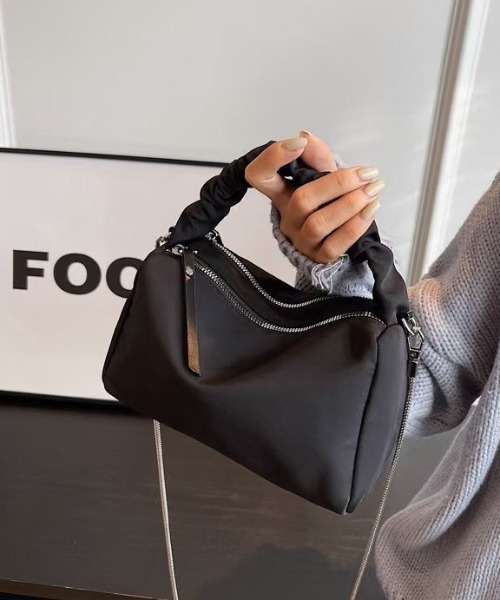 CALIFORNIA OUTFITTERS（カリフォルニア アウトフィッターズ）の「3-9B2 シャーリング ハンドバッグ ナイロン サテン 2WAY（ハンドバッグ・レディース・ブラック・ONESIZE）」の2枚目の写真