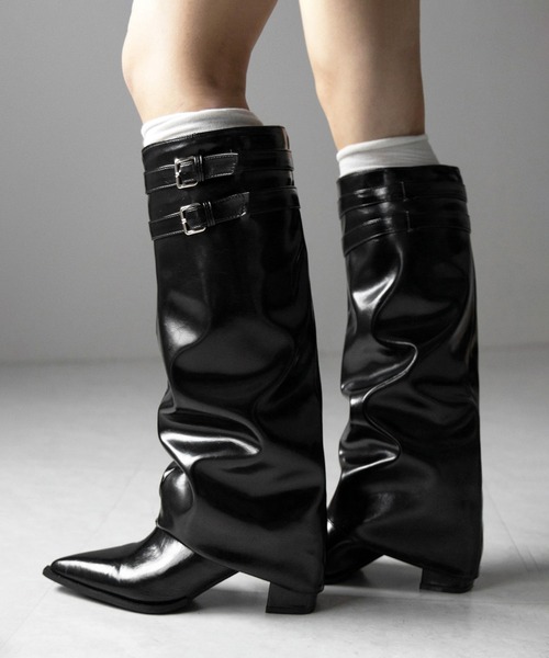 me+em select（ミームセレクト）の「【 ３color 】ダブルベルトポインテッドトゥフェイクレザーカバーロングブーツ ／ double belt pointed toe fake leather covered long boots（ブーツ・レディース・ブラック/アイボリー/ブラウン・37/38/39/40）」の2枚目の写真