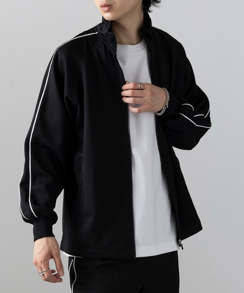 wundou(ウンドウ)の「【wundou】パイピングトレーニングシャツ P2000(ジャージ・メンズ・ブラック/グリーン/ネイビー・M/L/XL)」の3枚目の写真