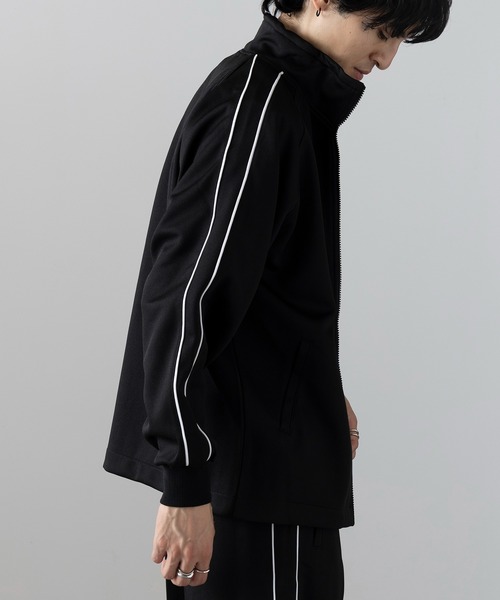 wundou(ウンドウ)の「【wundou】パイピングトレーニングシャツ P2000(ジャージ・メンズ・ブラック/グリーン/ネイビー・M/L/XL)」の4枚目の写真