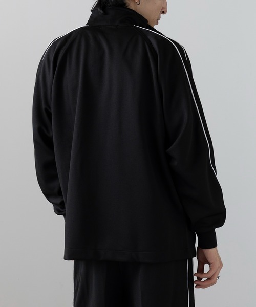 wundou(ウンドウ)の「【wundou】パイピングトレーニングシャツ P2000(ジャージ・メンズ・ブラック/グリーン/ネイビー・M/L/XL)」の5枚目の写真