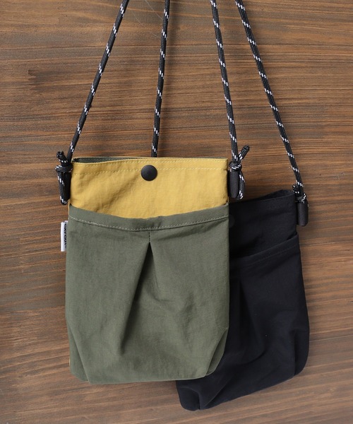 DAY OUT(デイアウト)の「DAY OUT PeCO-smart pochette(ショルダーバッグ・メンズ・ブラック/ネイビー/マスタード・FREE)」の1枚目の写真