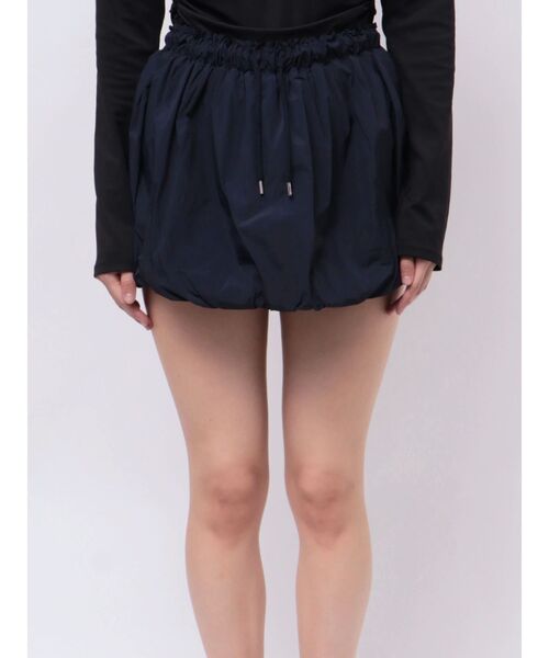 EMODA(エモダ)の「ナイロンバルーンミニスカート(スカート・レディース・アイボリー/ブラック/ネイビー・FREE)」の2枚目の写真