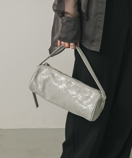 SENSE OF PLACE by URBAN RESEARCH(センスオブプレイスバイアーバンリサーチ)の「ハクプリントドラムバッグ(ハンドバッグ・レディース・アイボリー/ブラック/グレー・ONE)」の3枚目の写真