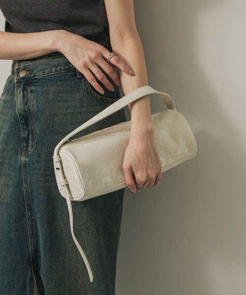 SENSE OF PLACE by URBAN RESEARCH(センスオブプレイスバイアーバンリサーチ)の「ハクプリントドラムバッグ(ハンドバッグ・レディース・アイボリー/ブラック/グレー・ONE)」の1枚目の写真