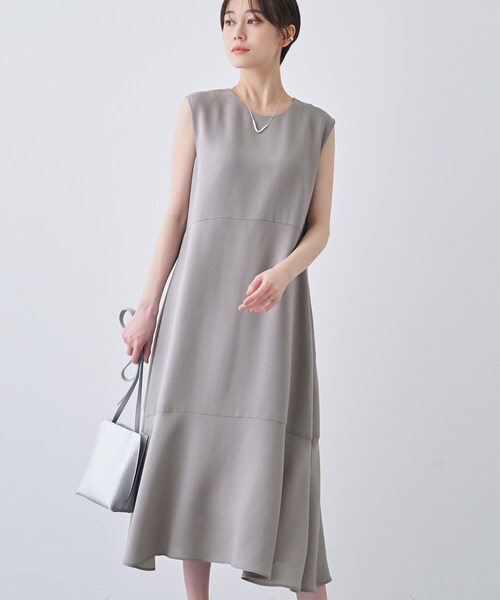 INDIVI（インディヴィ）の「【日本製／トリアセテート】ボリュームヘムデザインワンピース（ワンピース・レディース・ブラック/ダークグレー・40/38/36/05/13/15 ）」の2枚目の写真