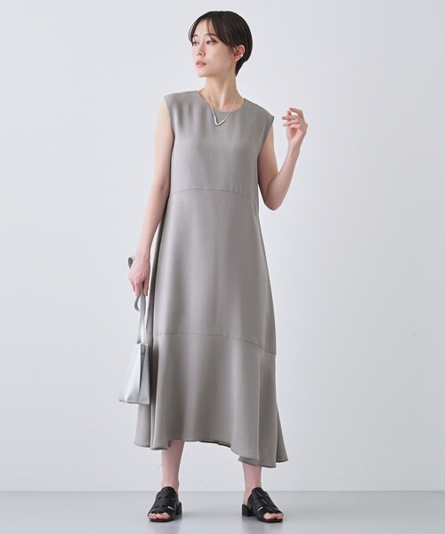 INDIVI（インディヴィ）の「【日本製／トリアセテート】ボリュームヘムデザインワンピース（ワンピース・レディース・ブラック/ダークグレー・40/38/36/05/13/15 ）」の4枚目の写真