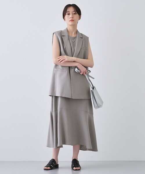 INDIVI（インディヴィ）の「【日本製／トリアセテート】ボリュームヘムデザインワンピース（ワンピース・レディース・ブラック/ダークグレー・40/38/36/05/13/15 ）」の6枚目の写真