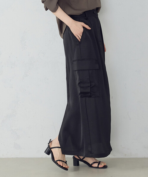 COMME CA ISM（コムサイズム）の「ポリエステルマットサテン　カーゴスカート（スカート・レディース・ブラック/オリーブ・MEDIUM/LARGE）」の6枚目の写真