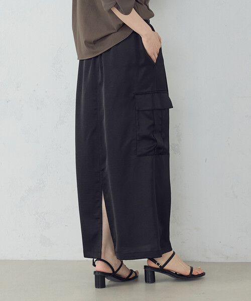 COMME CA ISM（コムサイズム）の「ポリエステルマットサテン　カーゴスカート（スカート・レディース・ブラック/オリーブ・MEDIUM/LARGE）」の7枚目の写真