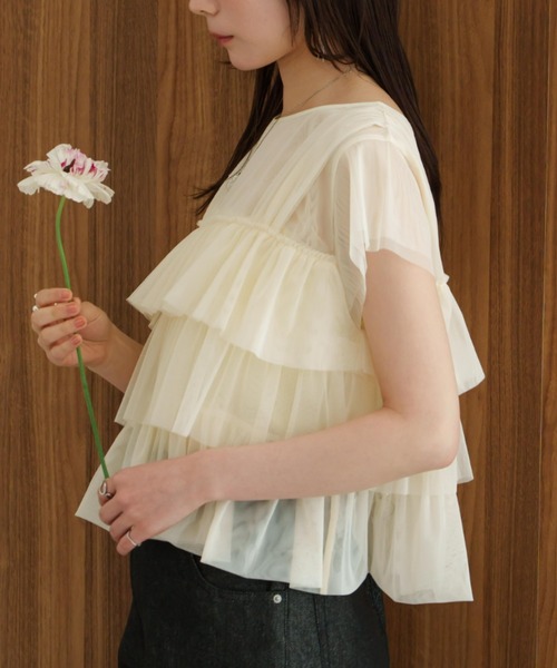 新品、タグ付き チュールフリルフレンチスリーブトップス　hinari チュールフリルフレンチスリーブトップス（Tシャツ/カットソー
