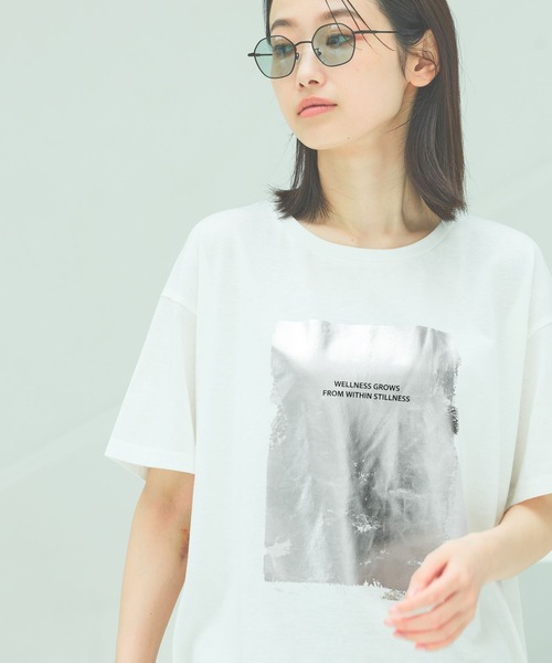 LAKOLE(ラコレ)の「箔プリントアソートロゴT / 328630(Tシャツ/カットソー・レディース・ブラック/オフホワイト/チャコール/ホワイト/ブラウン・FREE)」の2枚目の写真