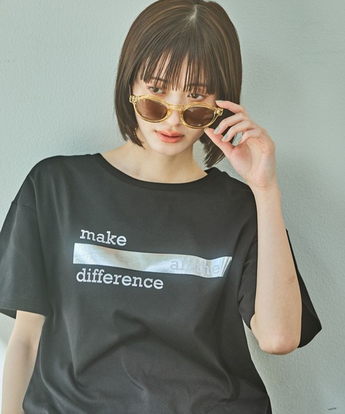 LAKOLE(ラコレ)の「箔プリントアソートロゴT / 328630(Tシャツ/カットソー・レディース・ブラック/オフホワイト/チャコール/ホワイト/ブラウン・FREE)」の1枚目の写真