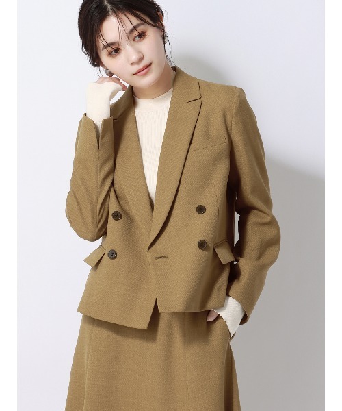 SUIT SQUARE（スーツスクエア）の「ダブルブレストショートジャケット ウォッシャブル ストレッチ フルーフィエステル 織柄（テーラードジャケット・レディース・ベージュ系/ブラウン系・38(9号)/40(11号)）」の2枚目の写真