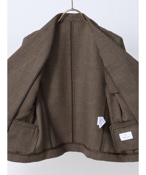 SUIT SQUARE（スーツスクエア）の「ダブルブレストショートジャケット ウォッシャブル ストレッチ フルーフィエステル 織柄（テーラードジャケット・レディース・ベージュ系/ブラウン系・38(9号)/40(11号)）」の6枚目の写真