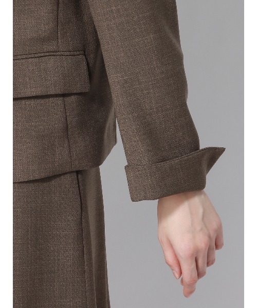 SUIT SQUARE（スーツスクエア）の「ダブルブレストショートジャケット ウォッシャブル ストレッチ フルーフィエステル 織柄（テーラードジャケット・レディース・ベージュ系/ブラウン系・38(9号)/40(11号)）」の8枚目の写真