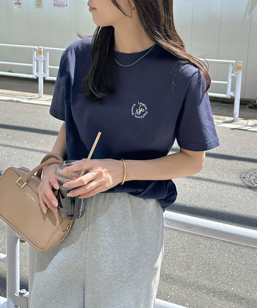 JOURNAL STANDARD relume（ジャーナルスタンダード　レリューム）の「《WEB限定》エンブロイダリーロゴモチーフT（Tシャツ/カットソー・レディース・ネイビー/ホワイト・FREE）」の2枚目の写真