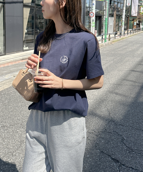 JOURNAL STANDARD relume（ジャーナルスタンダード　レリューム）の「《WEB限定》エンブロイダリーロゴモチーフT（Tシャツ/カットソー・レディース・ネイビー/ホワイト・FREE）」の11枚目の写真