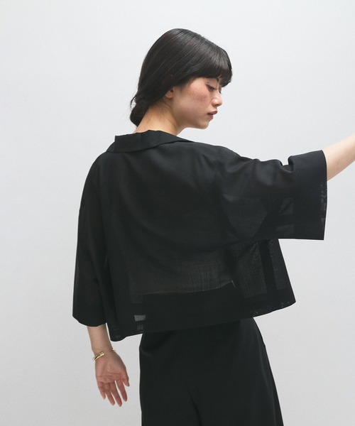 ADAM ET ROPE'(アダムエロペ)の「【接触冷感】ショートシャツジャケット(シャツ/ブラウス・レディース・ブラック/ベージュ・FREE)」の5枚目の写真