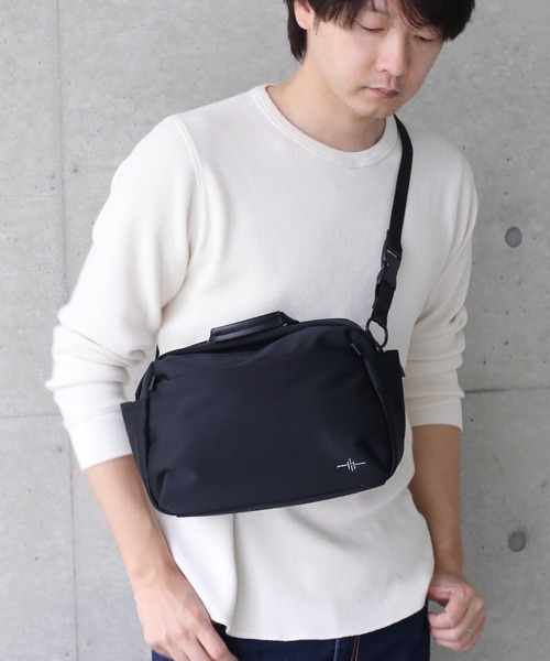 sankyo shokai（サンキョウショウカイ）の「ショルダーバッグ ストレッチ ナイロン 軽量（ショルダーバッグ・レディース・グレイッシュベージュ/ブラック/グレー/カーキ・FREE）」の2枚目の写真