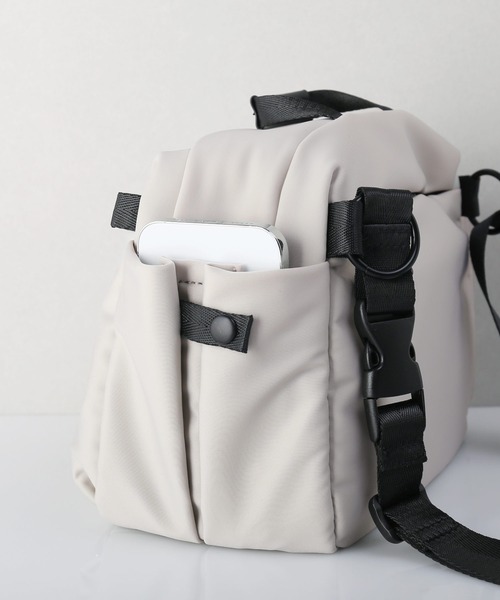 sankyo shokai（サンキョウショウカイ）の「ショルダーバッグ ストレッチ ナイロン 軽量（ショルダーバッグ・レディース・グレイッシュベージュ/ブラック/グレー/カーキ・FREE）」の21枚目の写真