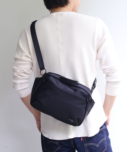 sankyo shokai（サンキョウショウカイ）の「ショルダーバッグ ストレッチ ナイロン 軽量（ショルダーバッグ・レディース・グレイッシュベージュ/ブラック/グレー/カーキ・FREE）」の7枚目の写真