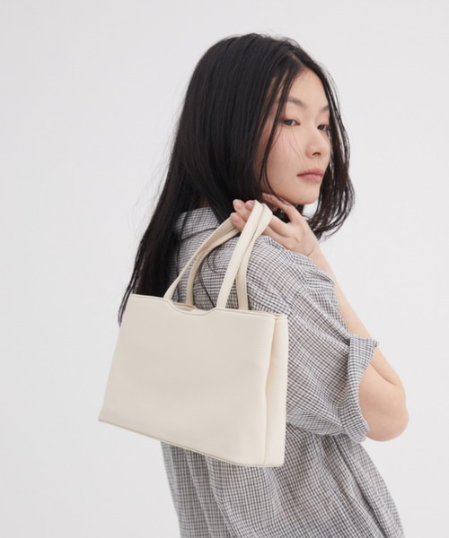 FUULLY STUDIO(フーリィーステューディオ)の「ベーシックスクエアレザーバッグ(ハンドバッグ・レディース・アイボリー/ブラック・FREE)」の7枚目の写真