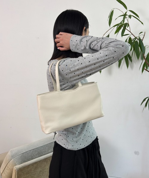 FUULLY STUDIO(フーリィーステューディオ)の「ベーシックスクエアレザーバッグ(ハンドバッグ・レディース・アイボリー/ブラック・FREE)」の19枚目の写真
