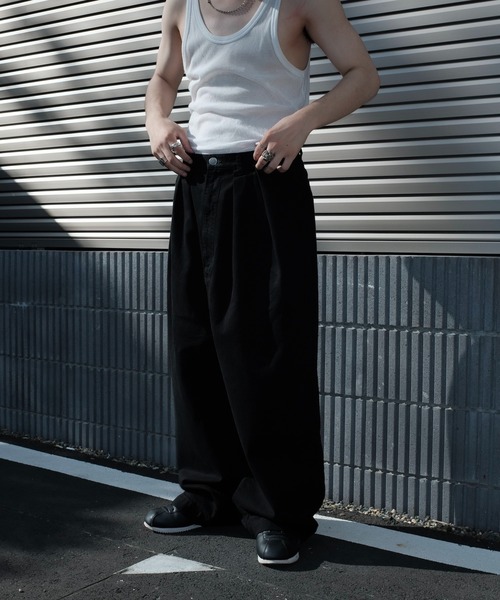 2AM(ツーエイエム)の「INTODUSK / SKEWED DENIM PANTS(デニムパンツ・メンズ・ブラック・SMALL/MEDIUM/LARGE)」の2枚目の写真