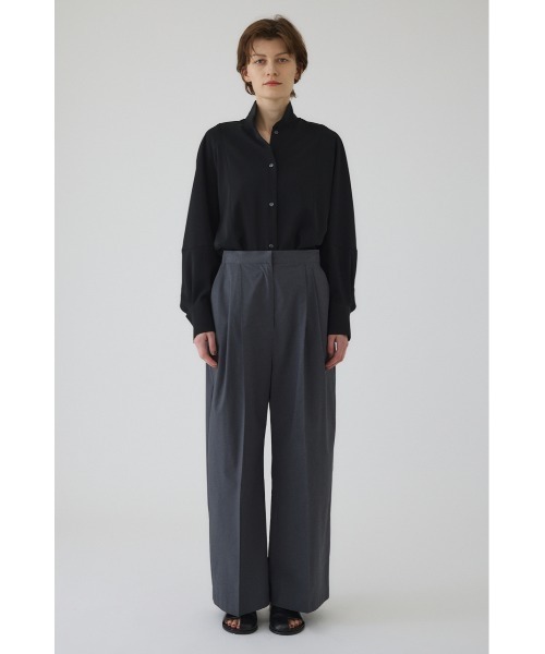 RIM.ARK(リムアーク)の「Stand collar volume blouse スタンドカラーボリュームブラウス(シャツ/ブラウス・レディース・グレー/ライトブラウン/ブラック・FREE)」の4枚目の写真