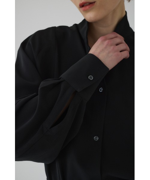 RIM.ARK(リムアーク)の「Stand collar volume blouse スタンドカラーボリュームブラウス(シャツ/ブラウス・レディース・グレー/ライトブラウン/ブラック・FREE)」の5枚目の写真