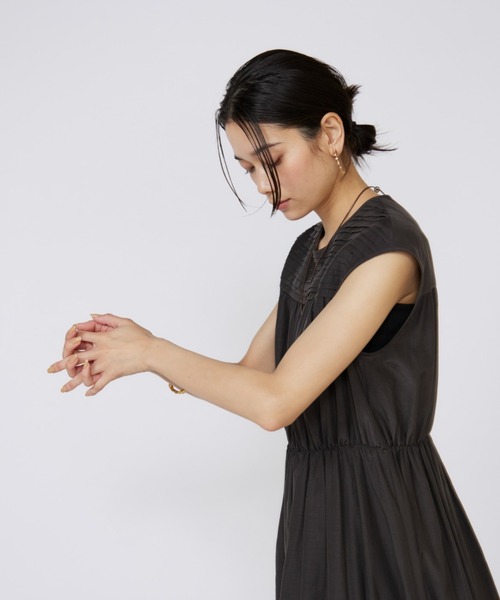 INED(イネド)の「【接触冷感】綿キュプラ ピンタックワンピース(ワンピース・レディース・モカ/イエロー・9号/11号)」の12枚目の写真
